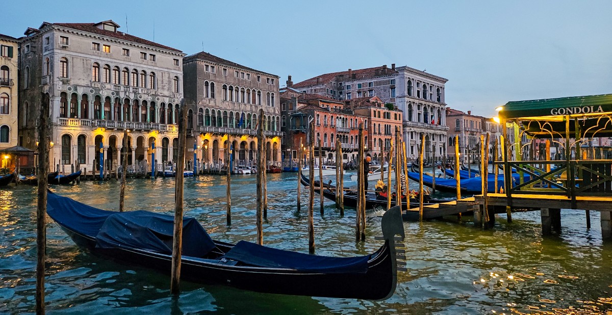 A Gondola station on the Grand Canal (Credit: Eve Davison - Samsung Z Flip 5).